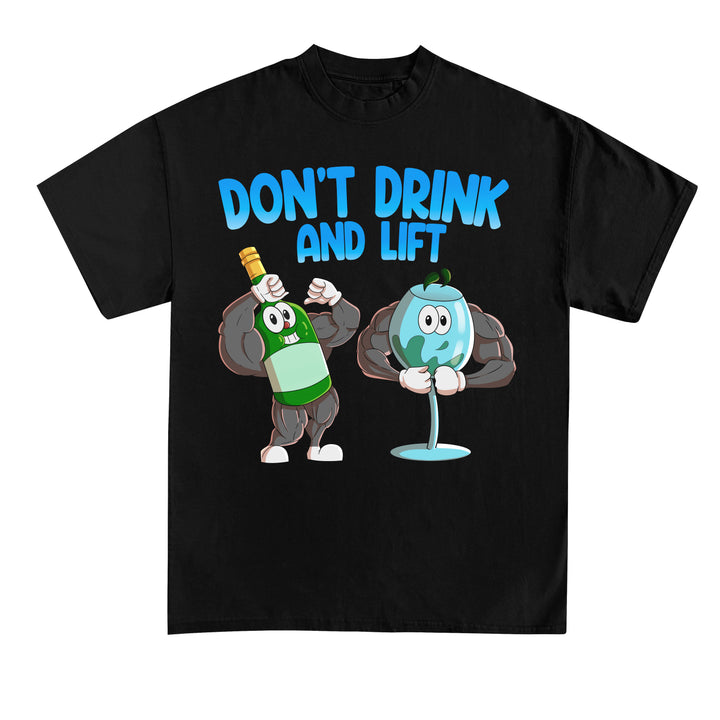 Drink niet en til het shirt op